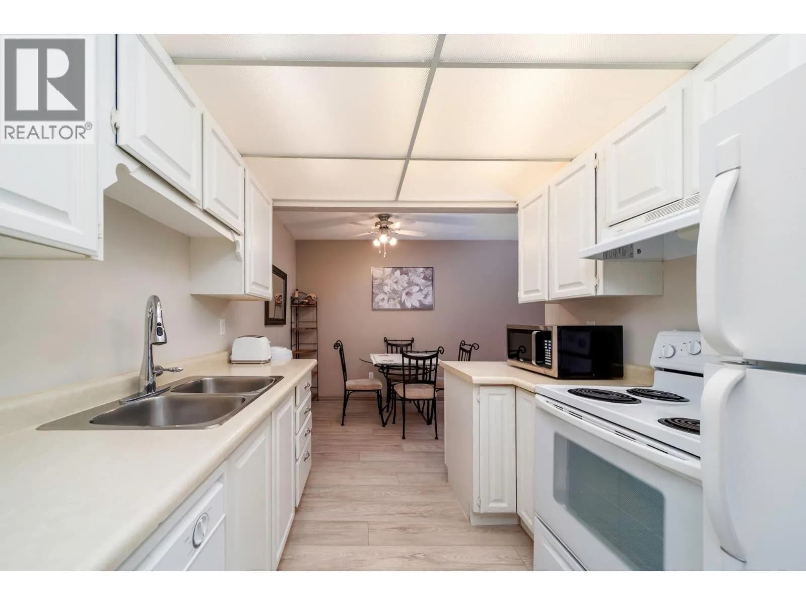 #211 2085 Gordon Drive, Kelowna, BC photo 2
