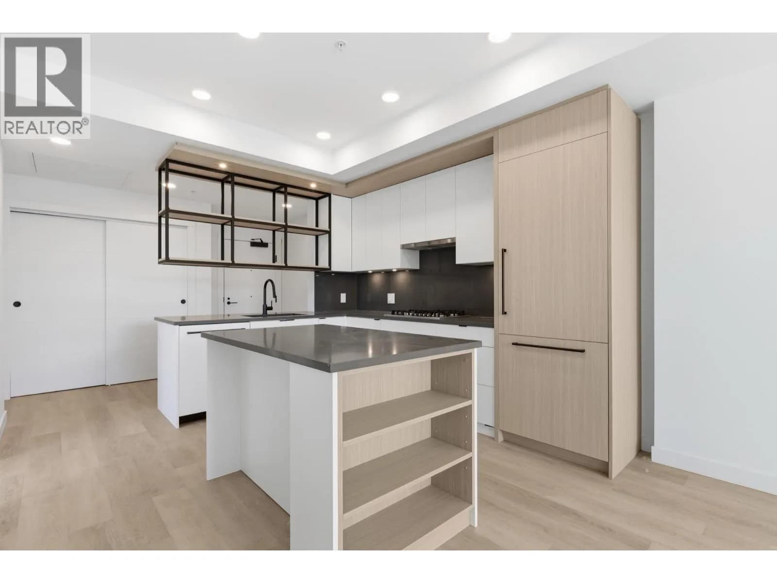 2268 E BROADWAY, Vancouver