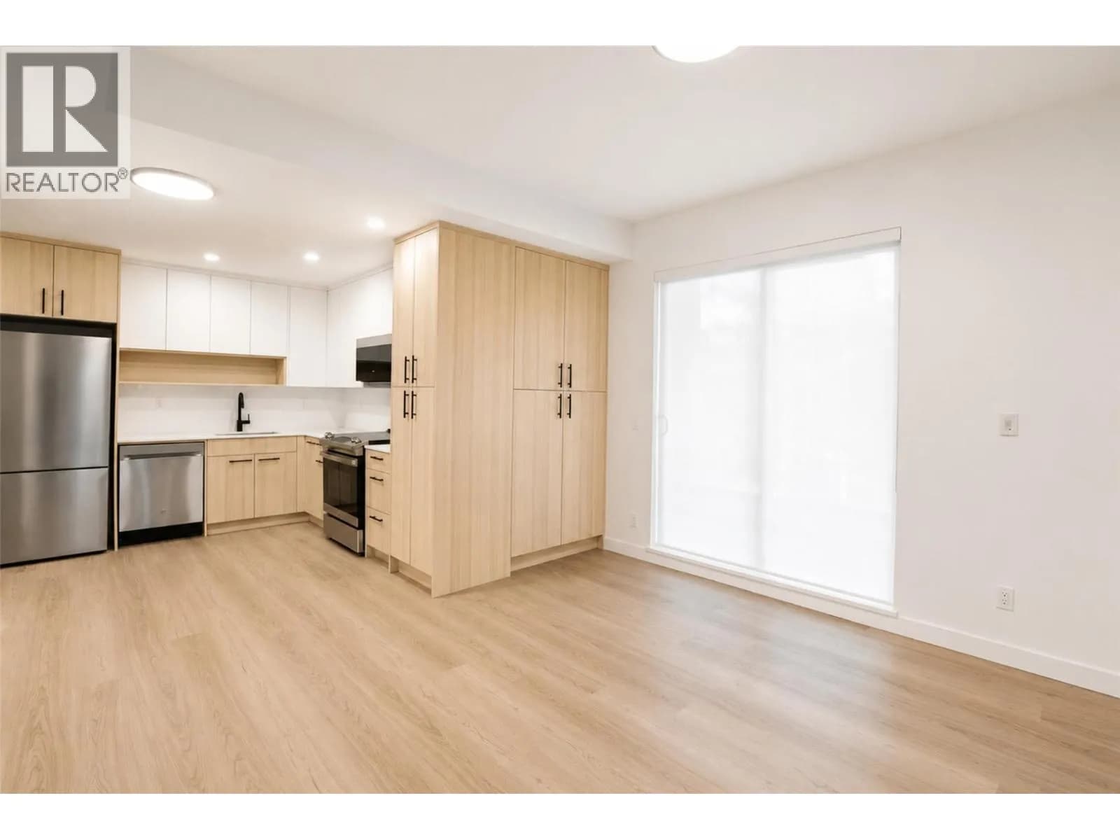 #201 1380 Pridham Avenue, Kelowna, BC photo 2