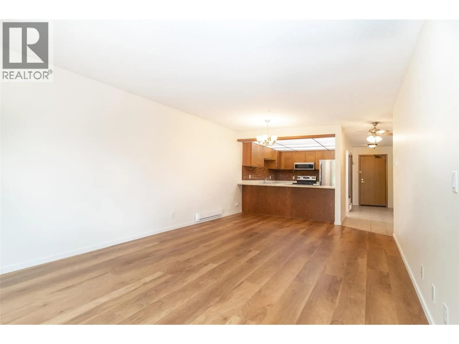 #303 1075 Bernard Avenue, Kelowna, BC photo 5