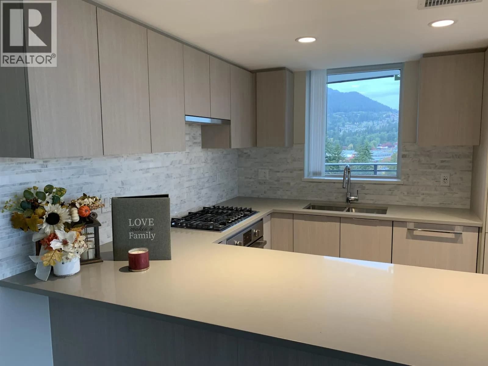 #1803 1182 WESTWOOD STREET, Coquitlam, BC photo 5