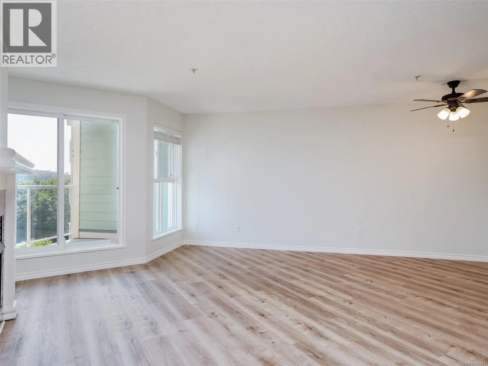 #306 689 Bay St, Victoria, BC photo 5