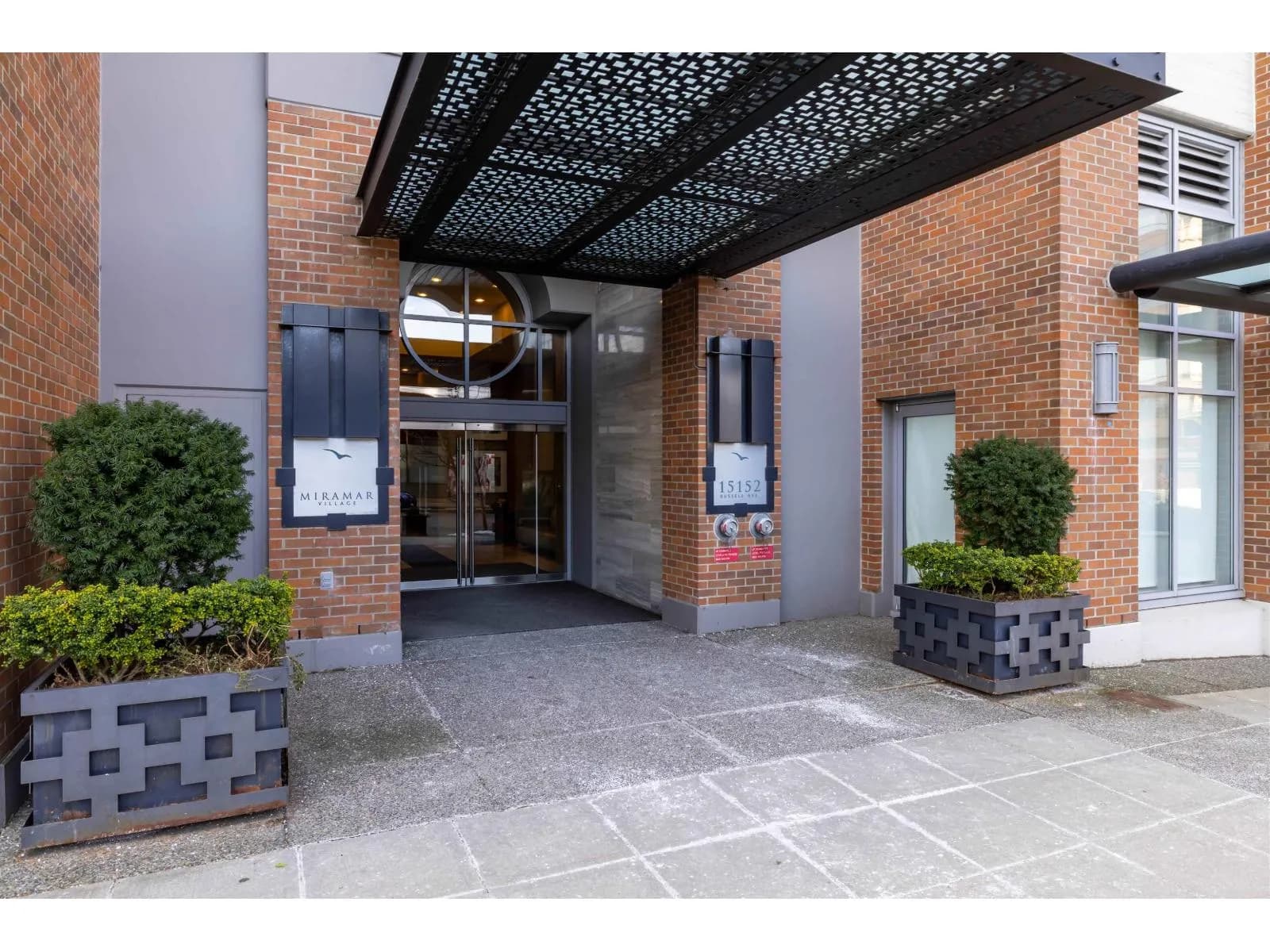 #204 15152 RUSSELL AVENUE, White Rock, BC photo 2