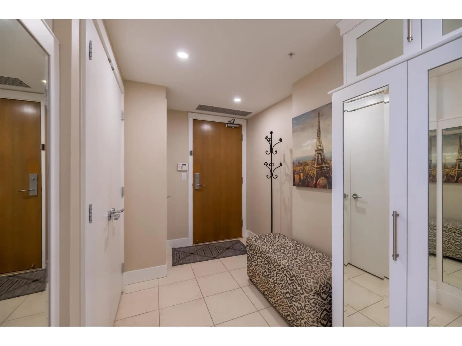 #204 15152 RUSSELL AVENUE, White Rock, BC photo 4