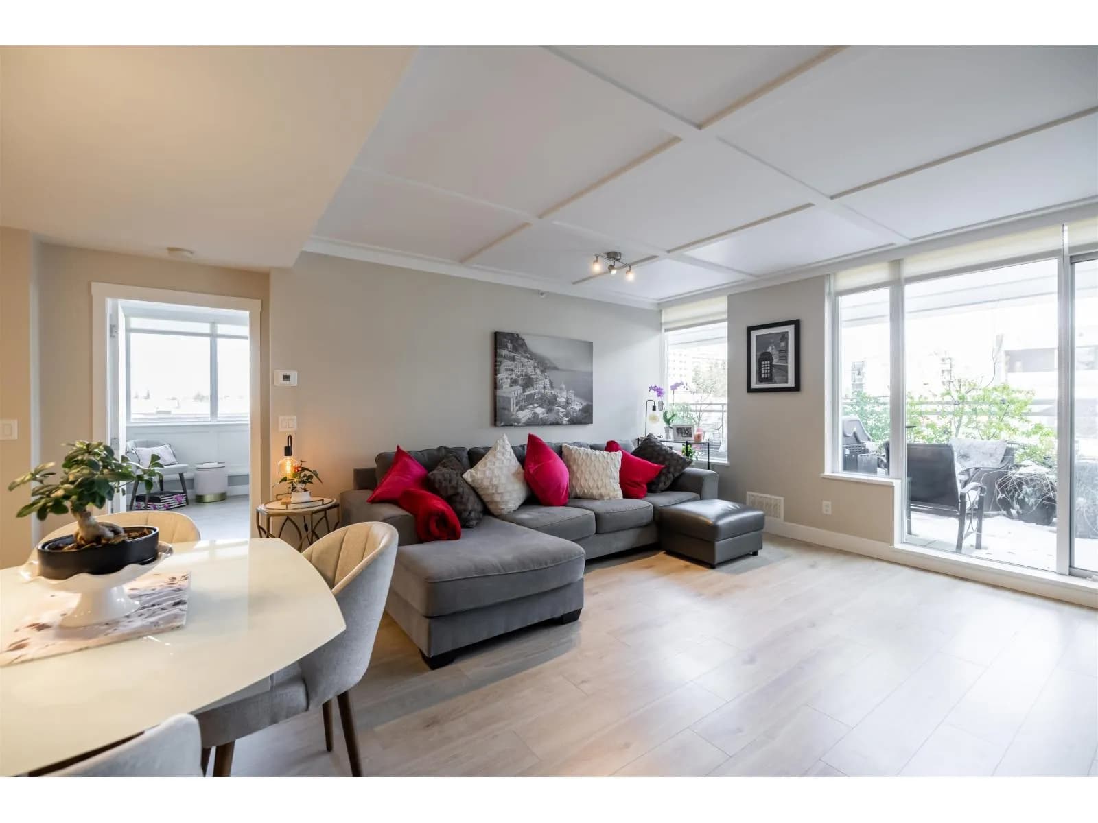 #204 15152 RUSSELL AVENUE, White Rock, BC photo 5