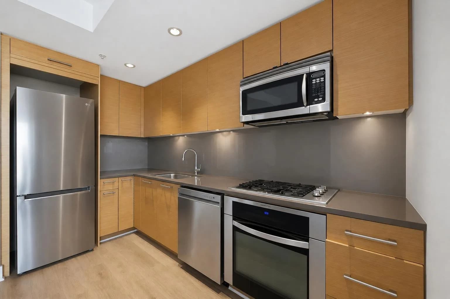 #505 15152 RUSSELL AVENUE, White Rock, BC photo 4