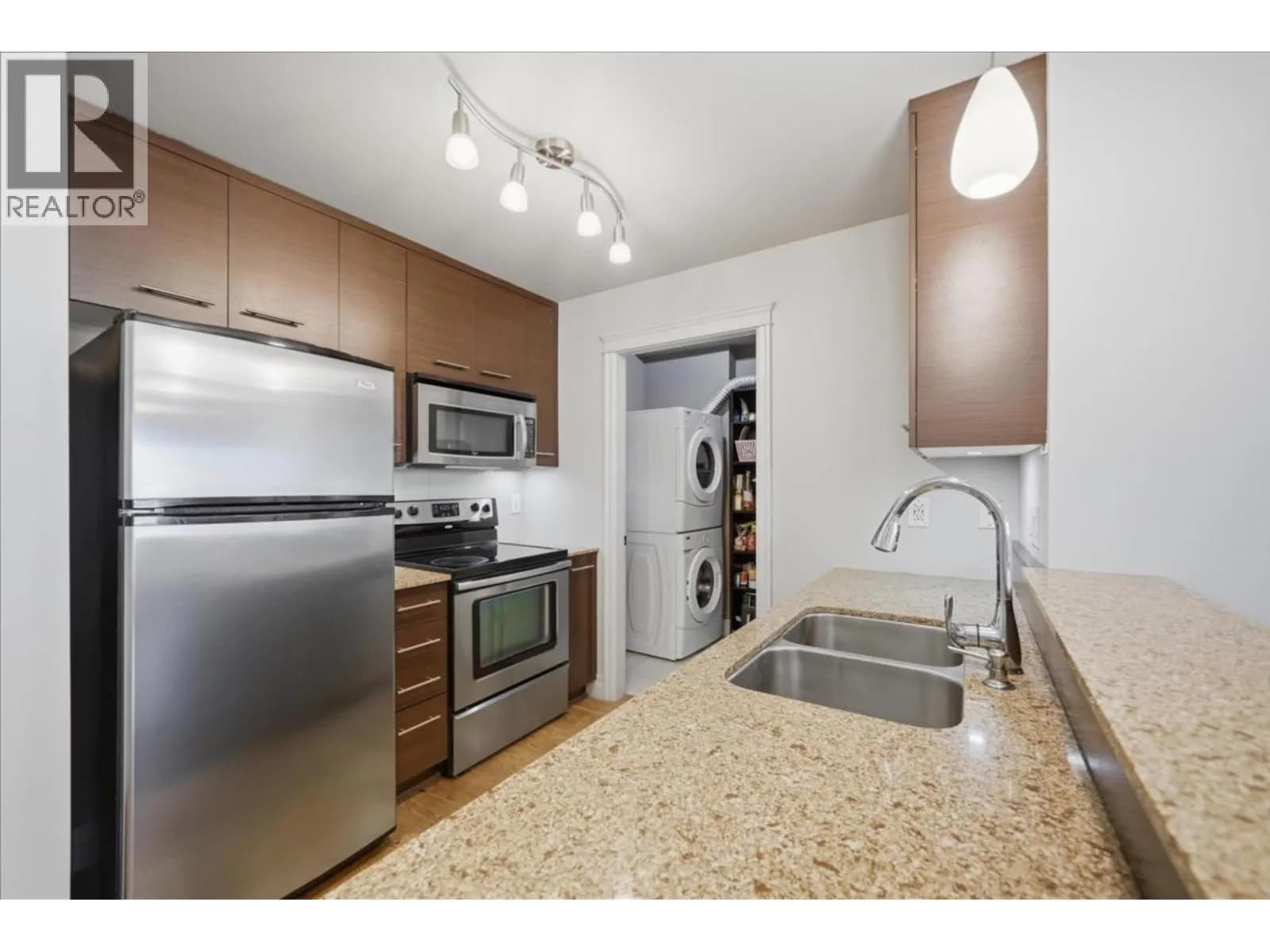 #319 2343 ATKINS AVENUE, Port Coquitlam, BC photo 3