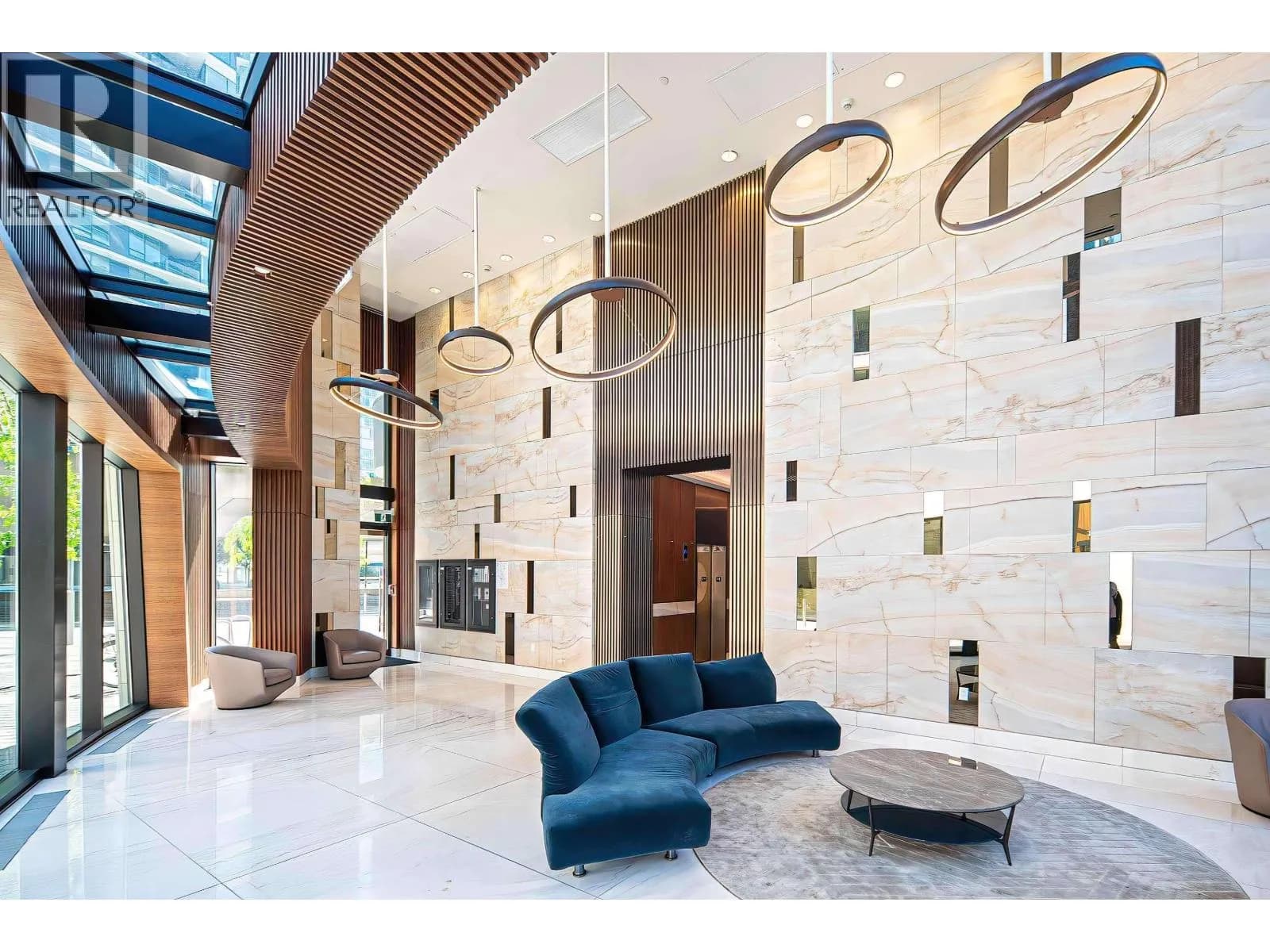 #886 87 NELSON STREET, Vancouver, BC photo 2