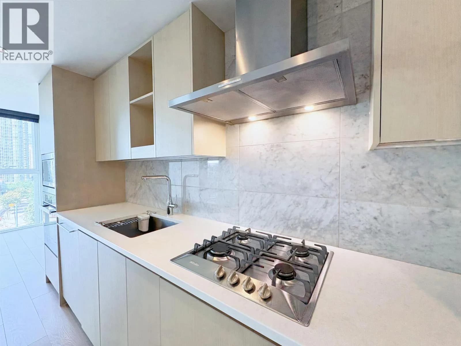 #886 87 NELSON STREET, Vancouver, BC photo 5