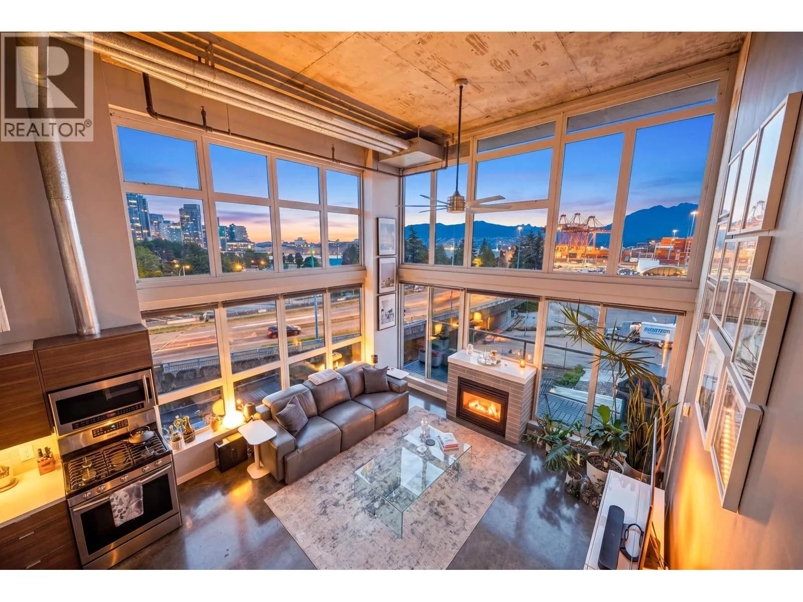 #407 289 ALEXANDER STREET, Vancouver, BC photo 2