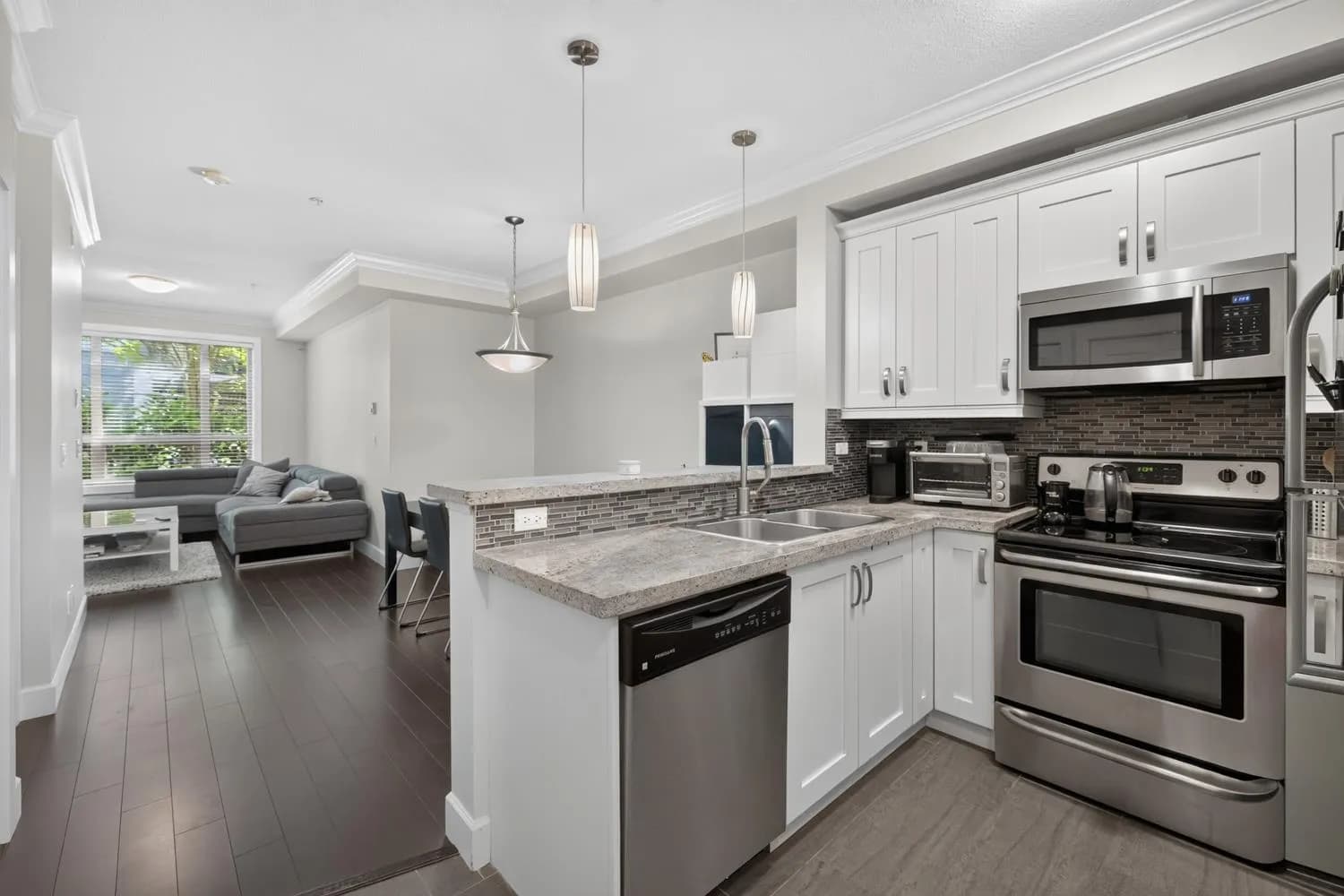 13897 FRASER HIGHWAY, Surrey