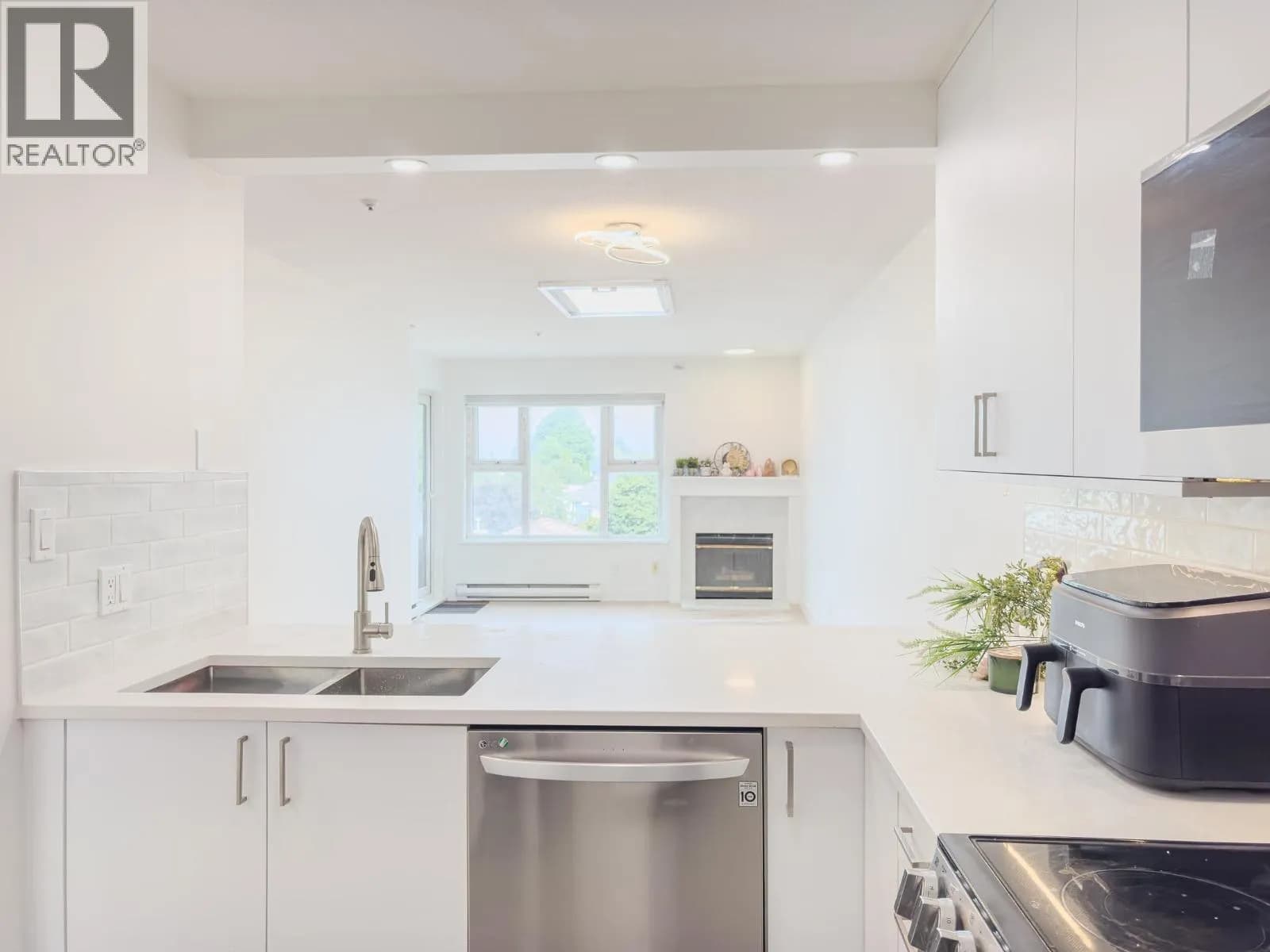 4893 CLARENDON STREET, Vancouver