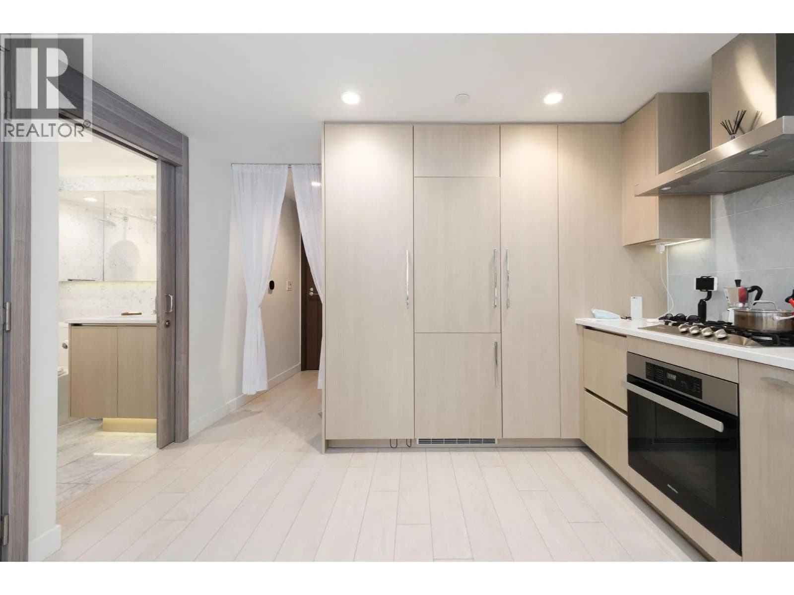 #905 1768 COOK STREET, Vancouver, BC photo 5