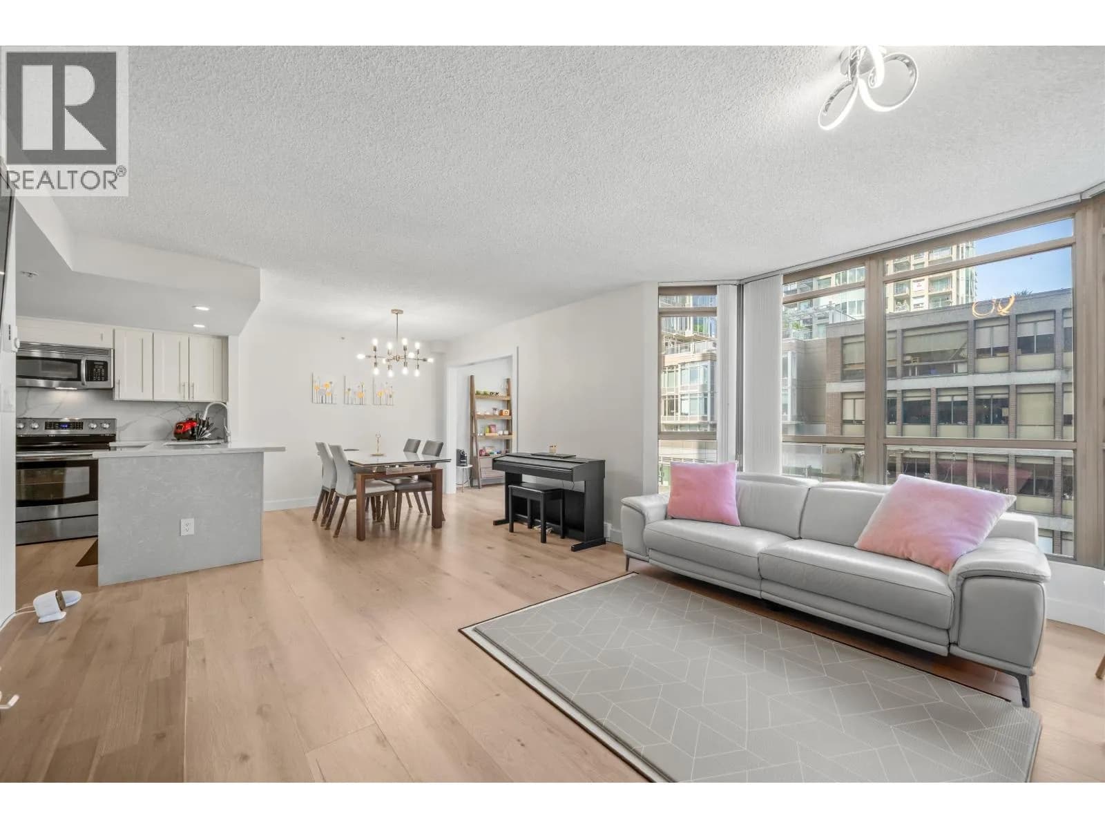 #706 867 HAMILTON STREET, Vancouver, BC photo 2
