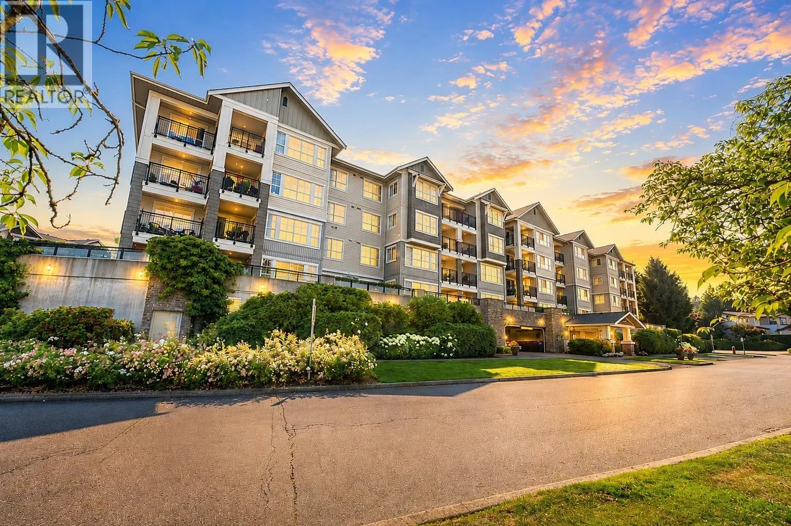 19673 MEADOW GARDENS WAY, Pitt Meadows