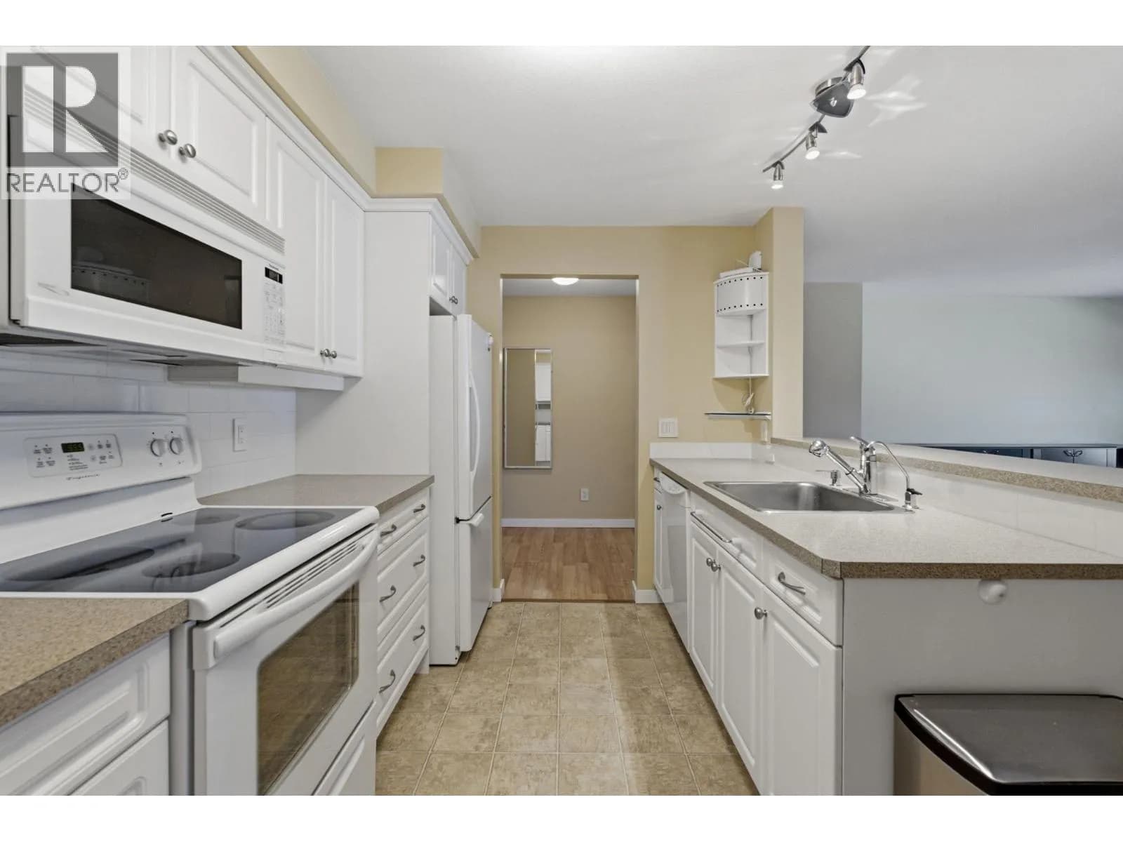 #220 515 Houghton Road, Kelowna, BC photo 4