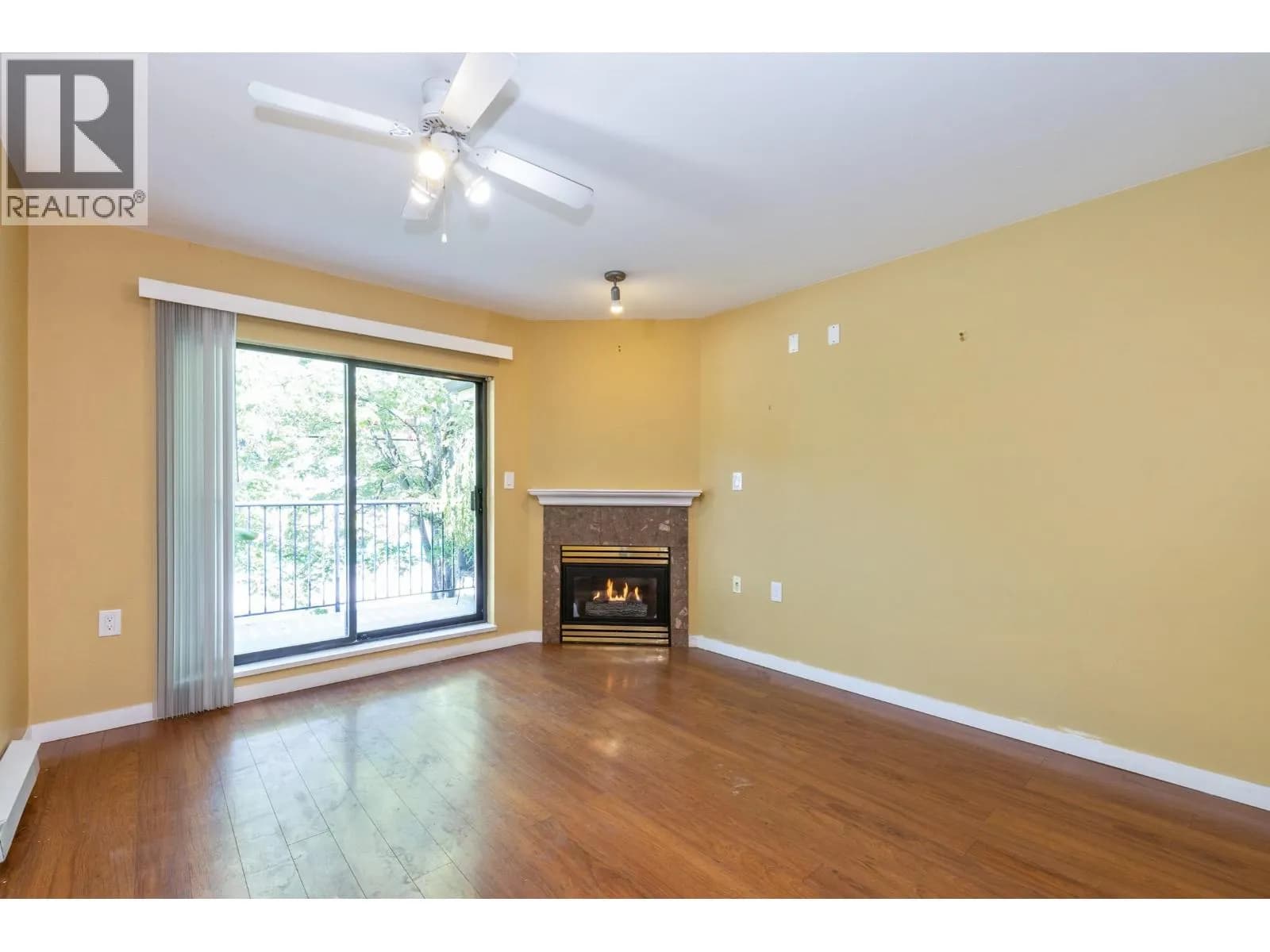 #402 102 BEGIN STREET, Coquitlam, BC photo 2