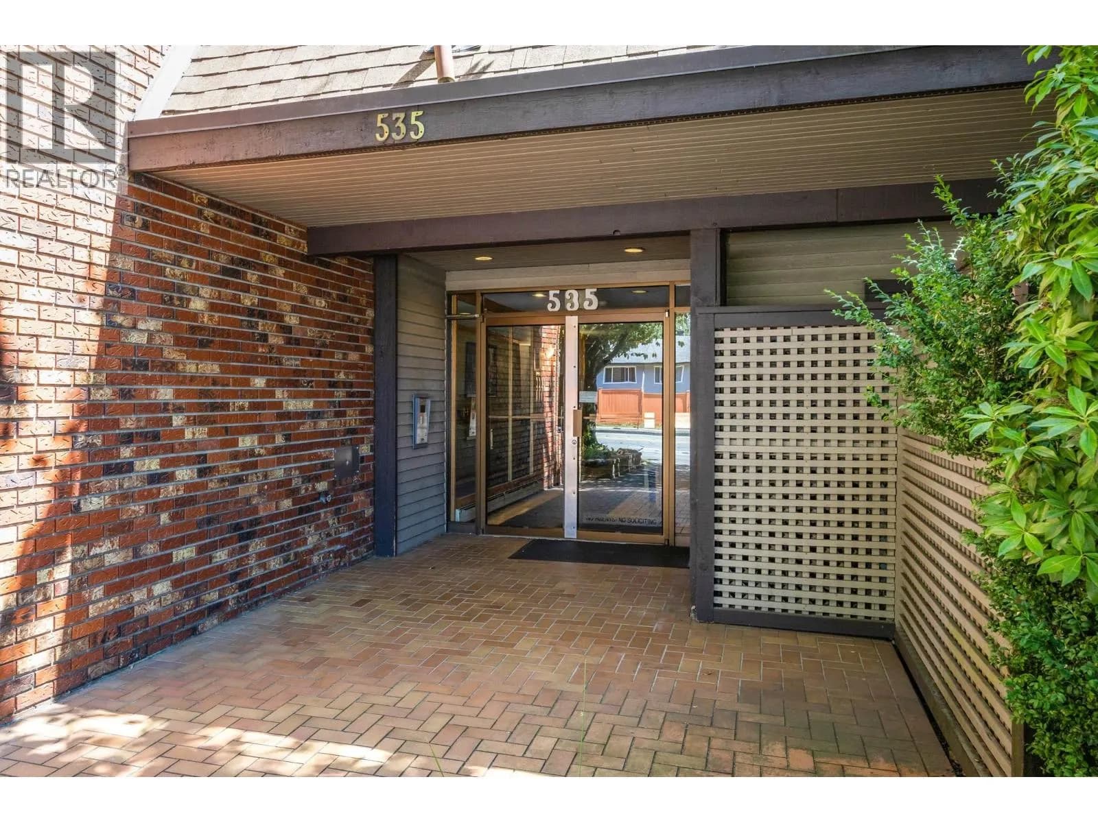#301 535 BLUE MOUNTAIN STREET, Coquitlam, BC photo 2