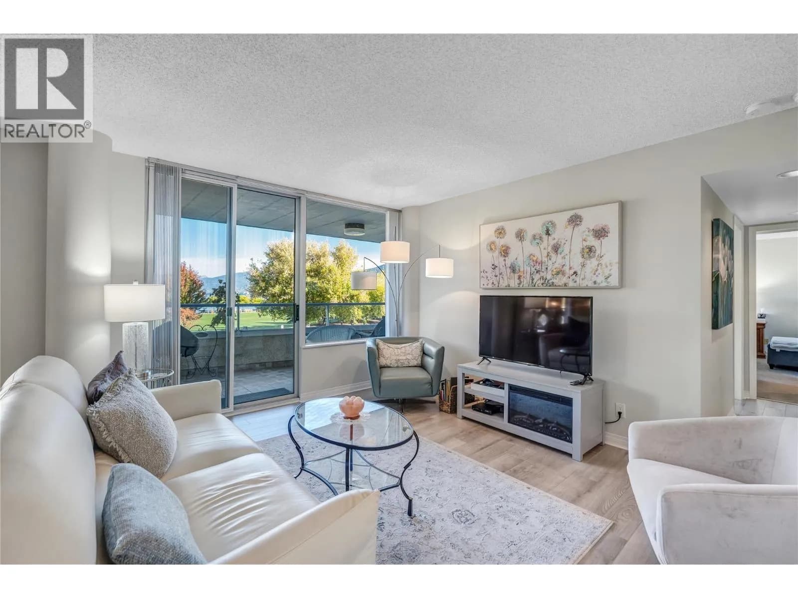 #202 86 Lakeshore Drive, Penticton, BC photo 2
