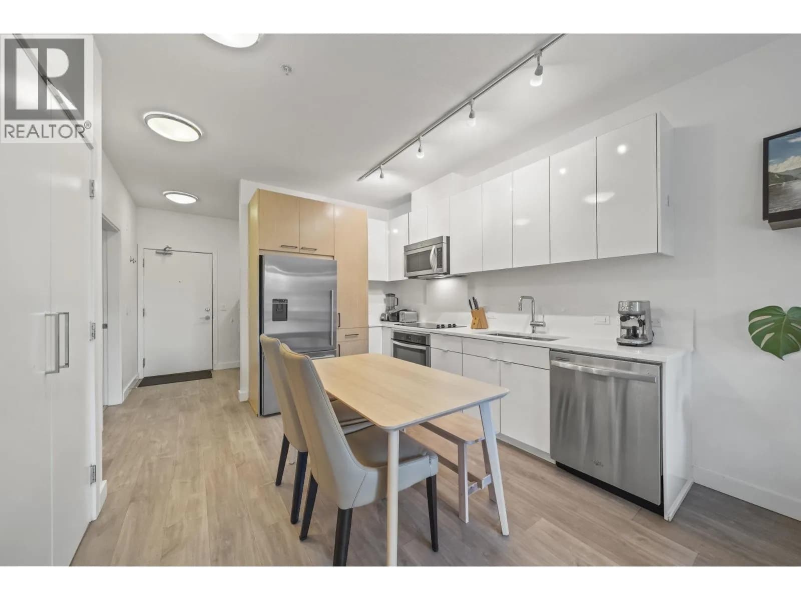 1621 HAMILTON AVENUE, North Vancouver