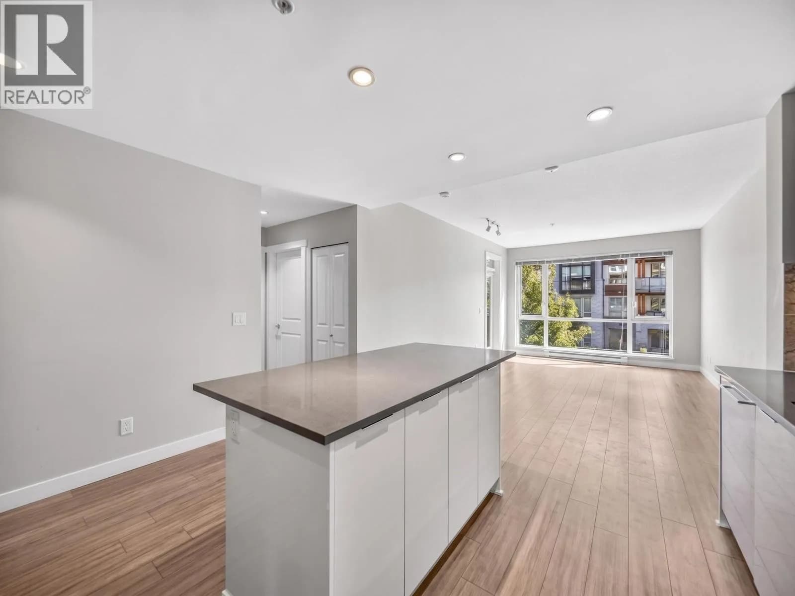 #204 2651 LIBRARY LANE, North Vancouver, BC photo 3