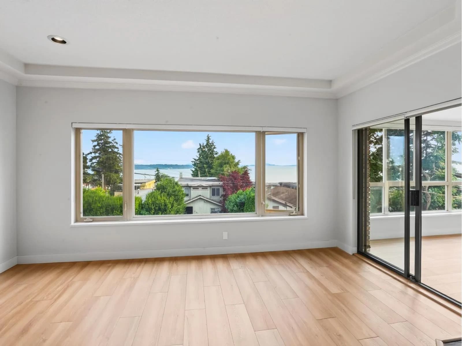 #204 15176 BUENA VISTA AVENUE, White Rock, BC photo 5