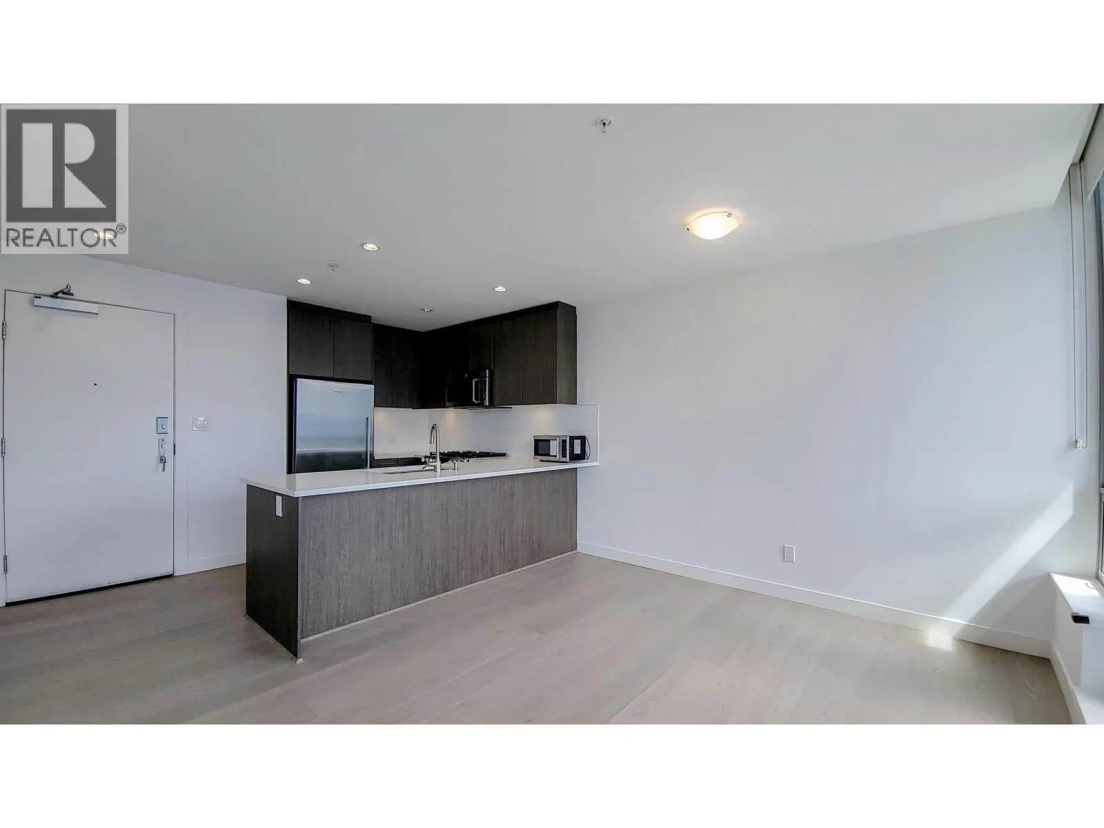 #1507 9060 UNIVERSITY CRESCENT, Burnaby, BC photo 4