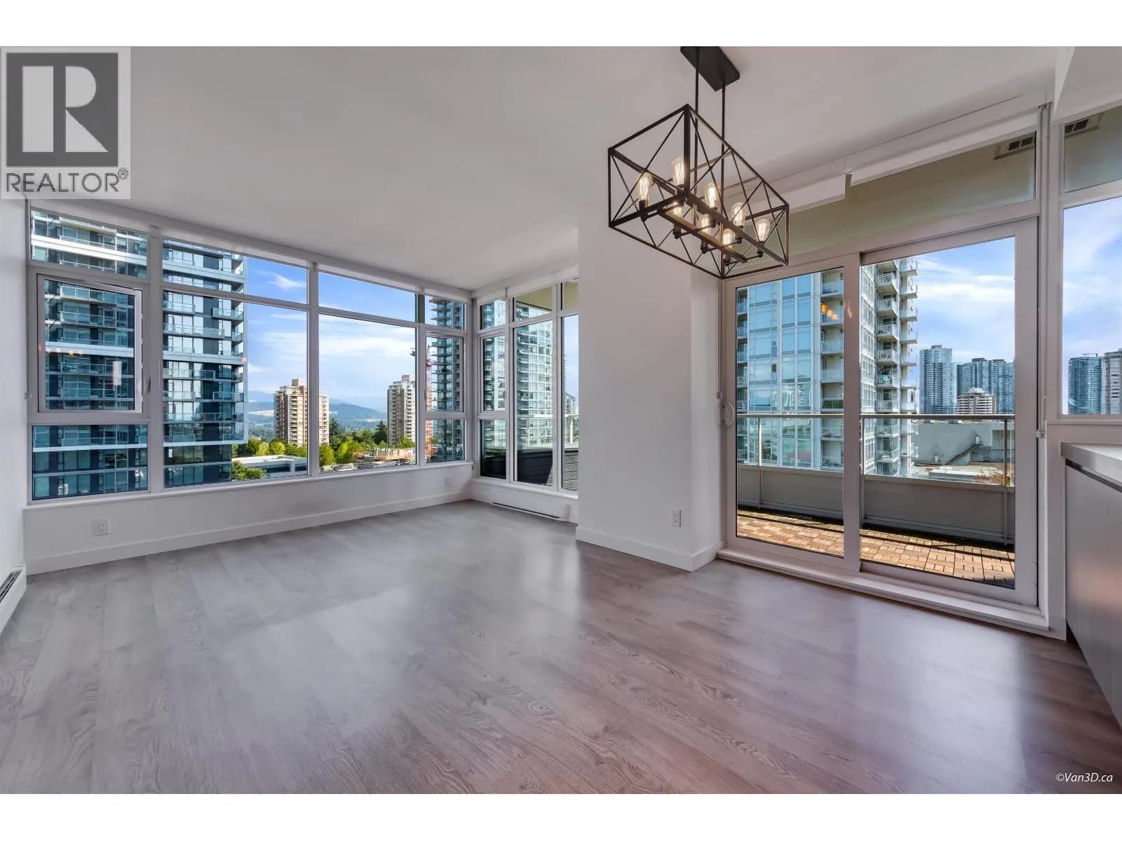 #907 6080 MCKAY AVENUE, Burnaby, BC photo 2