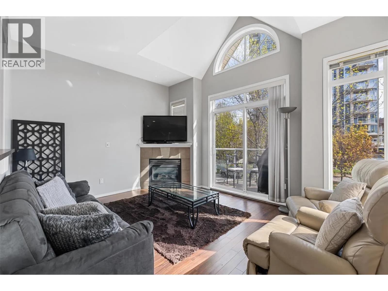 #246 1088 Sunset Drive, Kelowna, BC photo 2