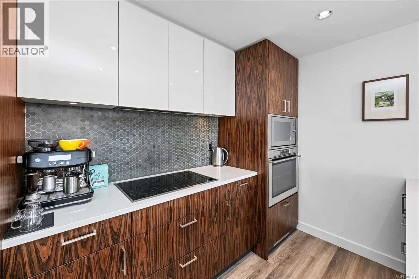 #402 838 Broughton St, Victoria, BC photo 4