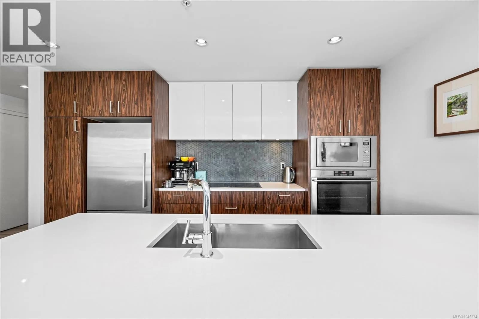 #402 838 Broughton St, Victoria, BC photo 5