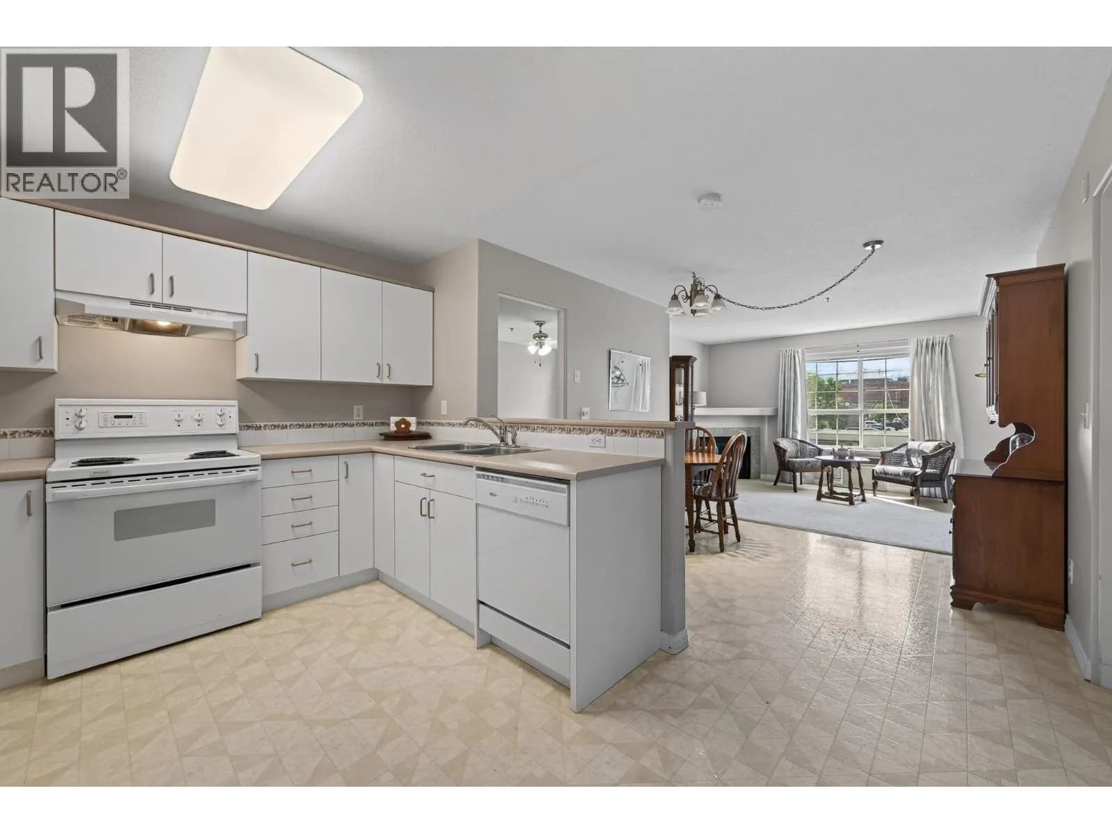 #316 554 SEYMOUR Street, Kamloops, BC photo 2