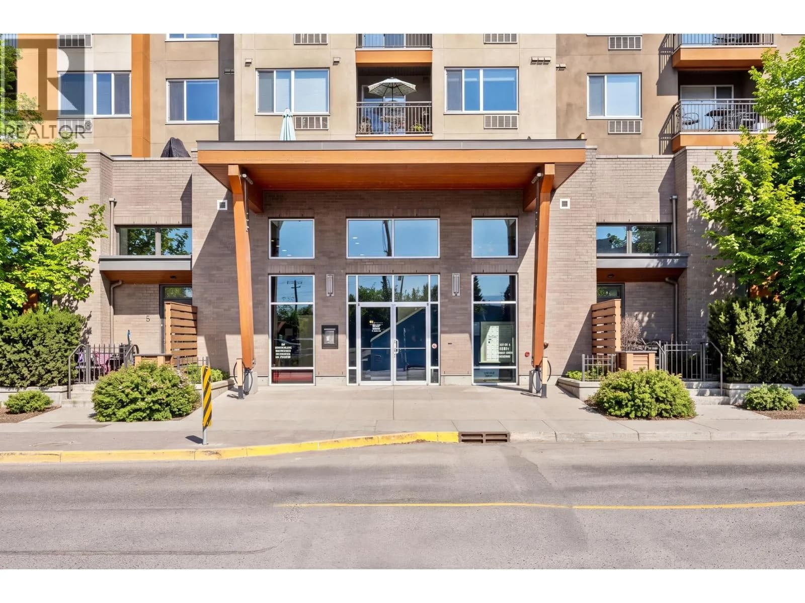 #306 1550 Dickson Avenue, Kelowna, BC photo 2