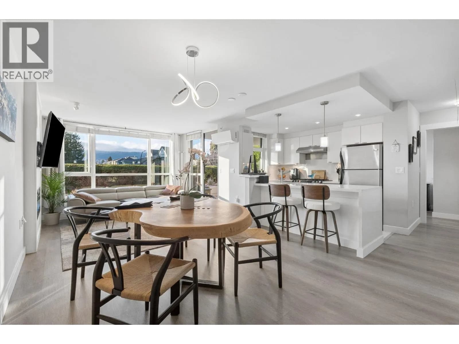 #308 160 W 3RD STREET, North Vancouver, BC photo 2