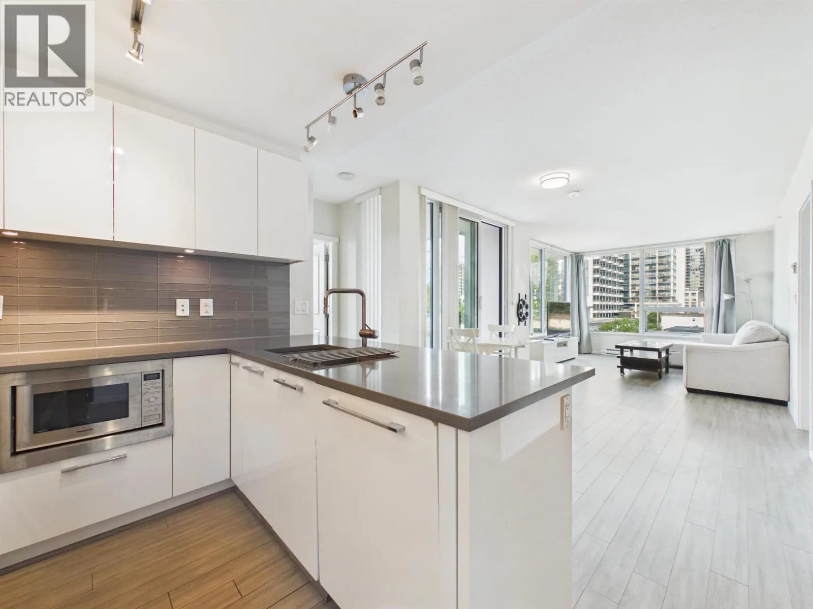 6658 DOW AVENUE, Burnaby