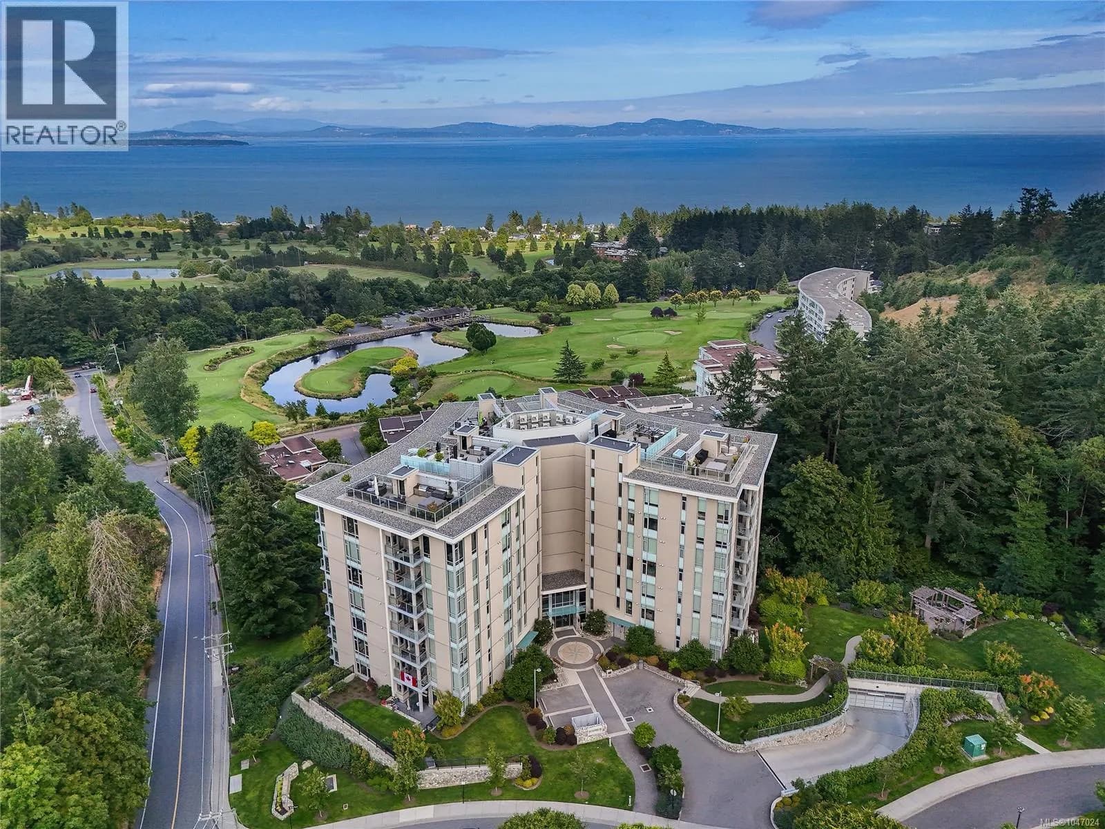 5388 Hill Rise Terr, Saanich