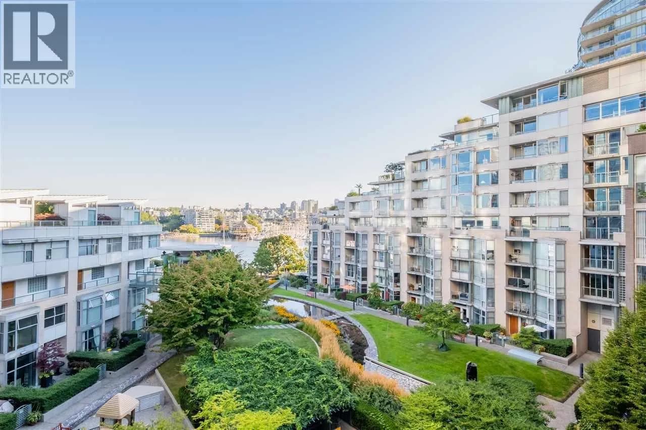 Crestmark 2, Vancouver