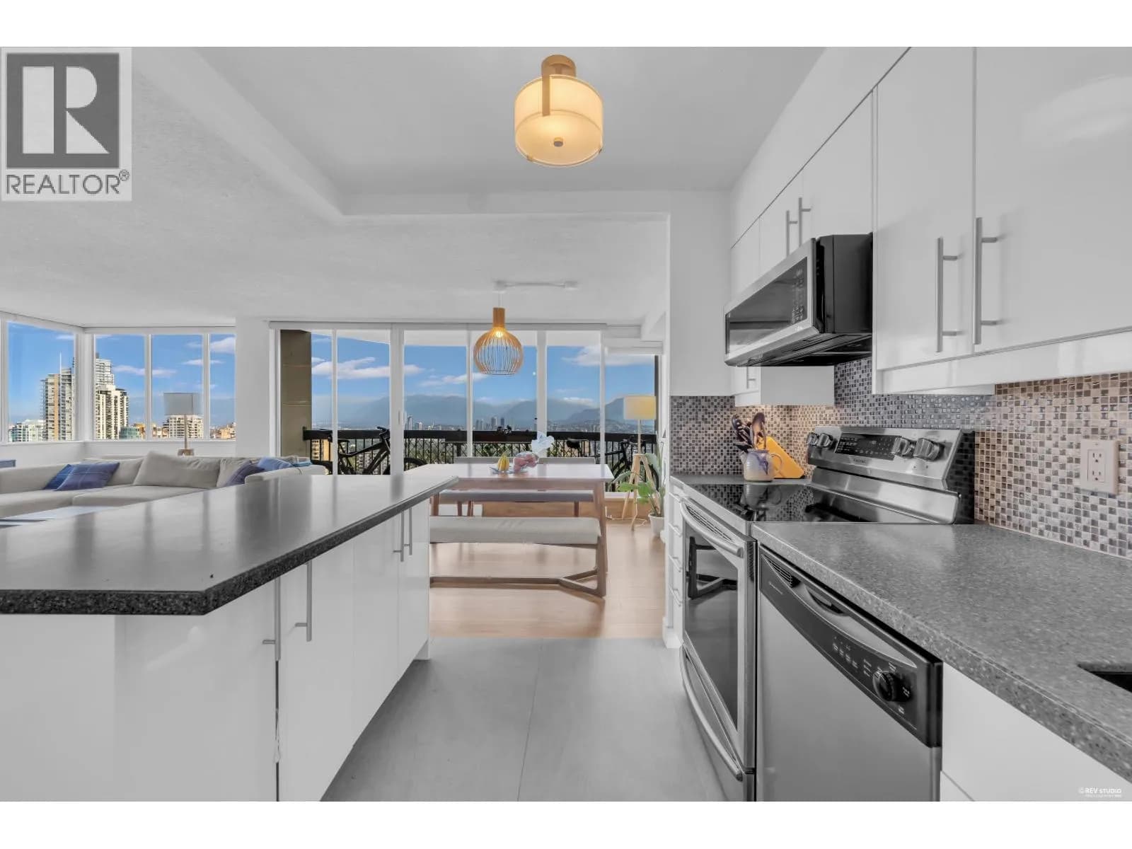 6540 BURLINGTON AVENUE, Burnaby