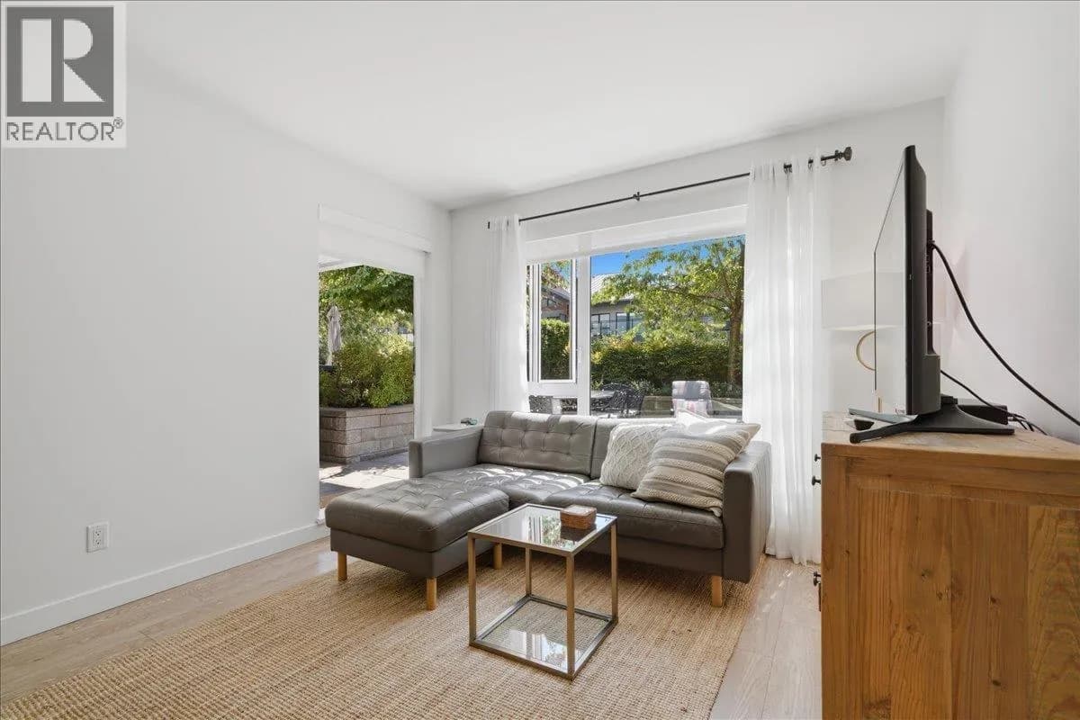 #207 1061 MARINE DRIVE, North Vancouver, BC photo 2