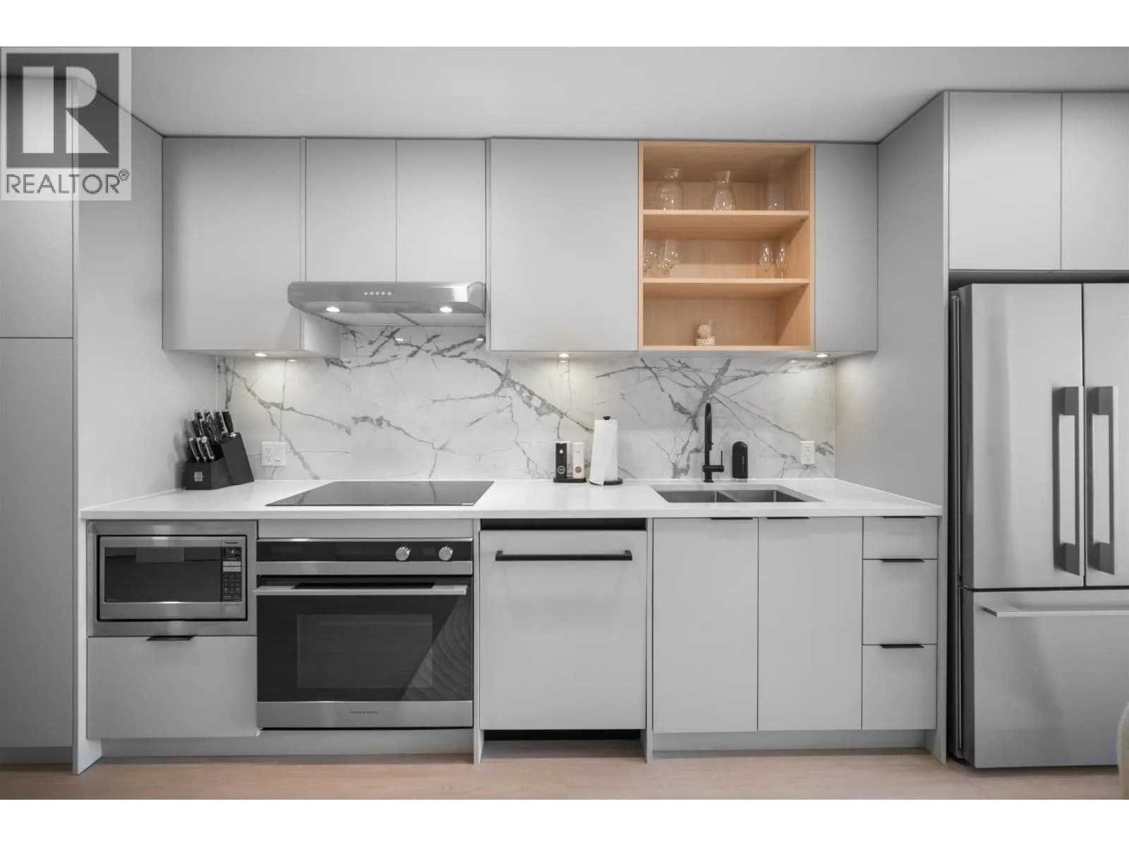 #454 422 E 3RD STREET, North Vancouver, BC photo 2