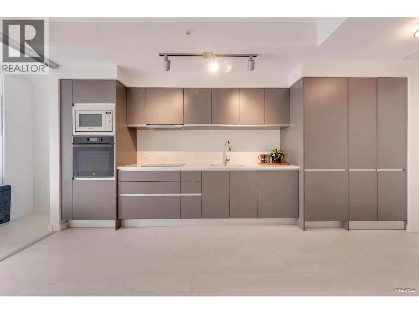 #628 180 E 2ND AVENUE, Vancouver, BC photo 3
