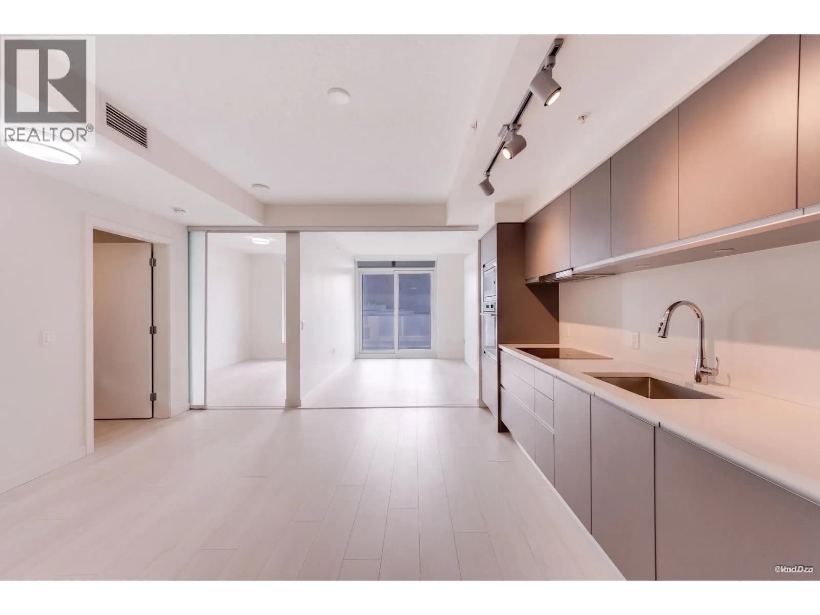 #628 180 E 2ND AVENUE, Vancouver, BC photo 4