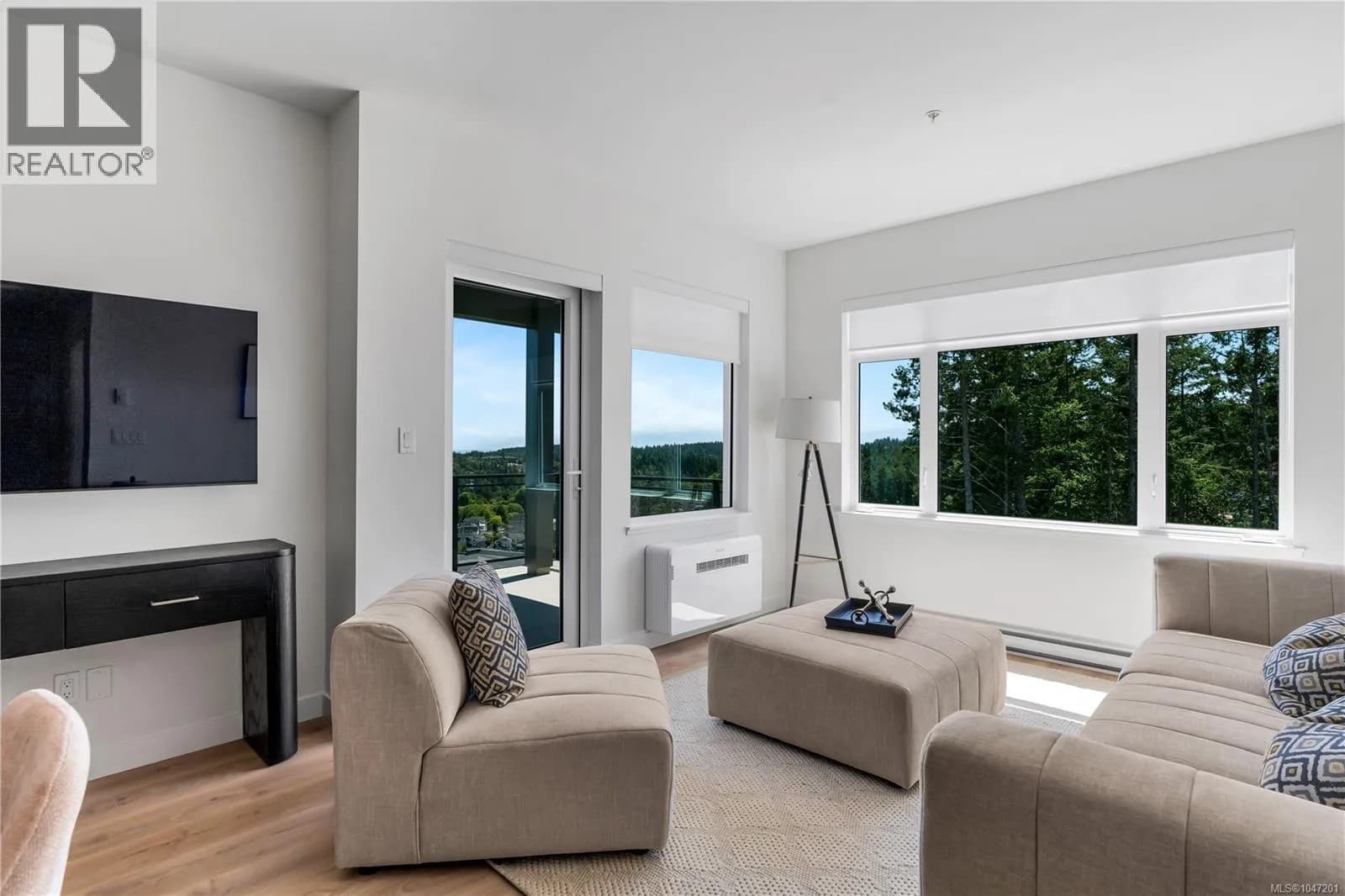 #101 2000 West Park Lane, View Royal, BC photo 3