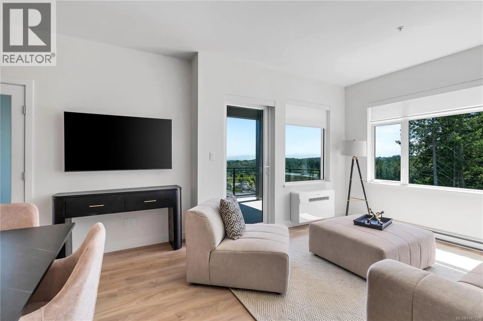 #101 2000 West Park Lane, View Royal, BC photo 5