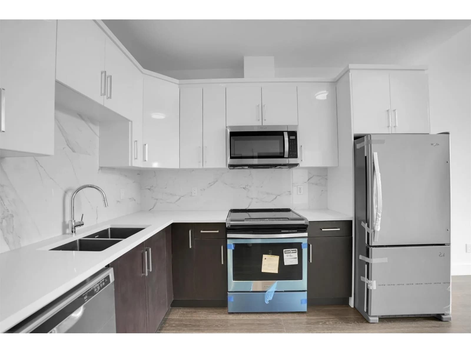 #504 9983 E BARNSTON DRIVE, Surrey, BC photo 2
