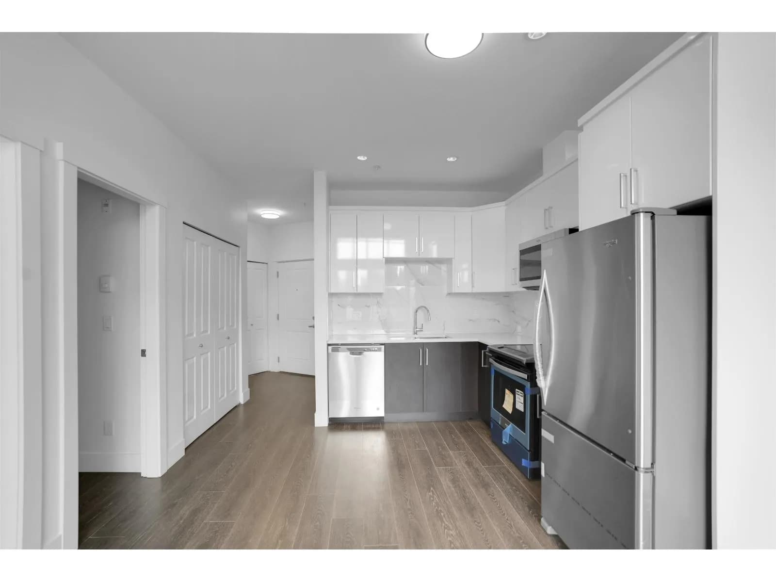 #504 9983 E BARNSTON DRIVE, Surrey, BC photo 3