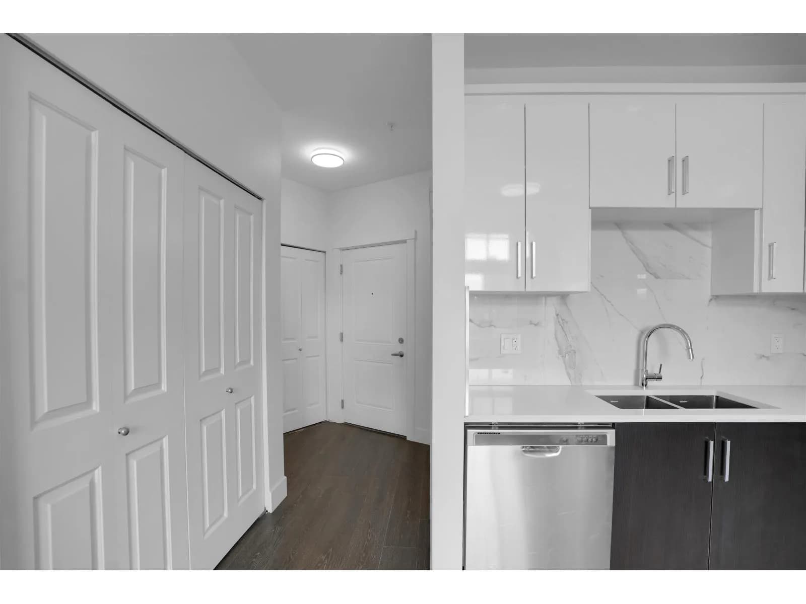 #504 9983 E BARNSTON DRIVE, Surrey, BC photo 5