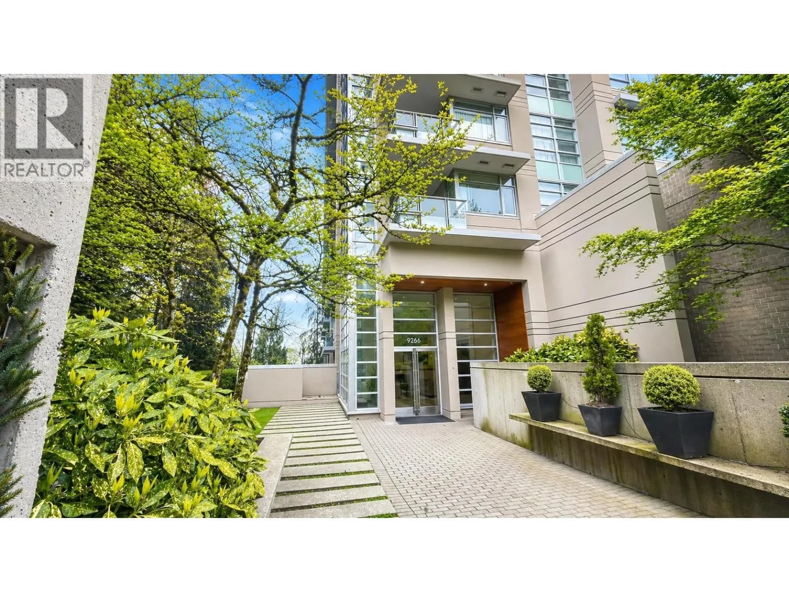 #601 9266 UNIVERSITY CRESCENT, Burnaby, BC photo 2