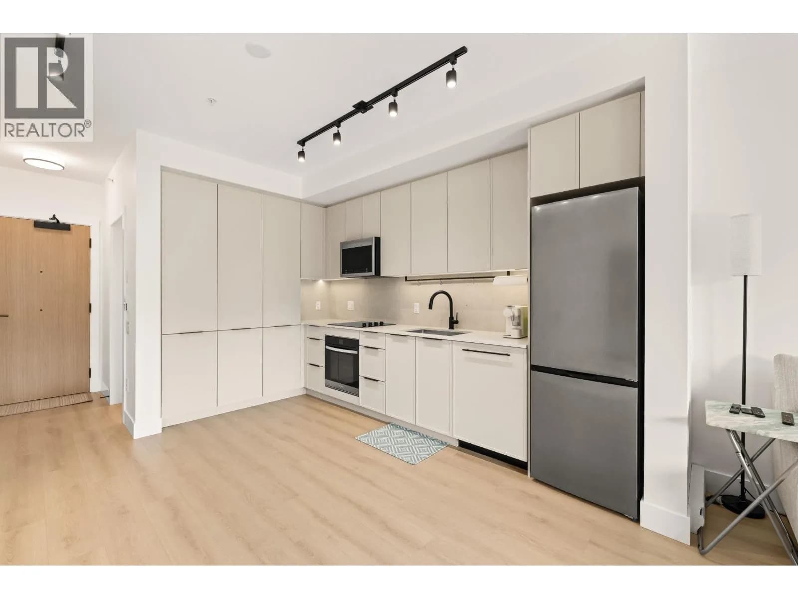 #207 3055 MURRAY STREET, Port Moody, BC photo 5