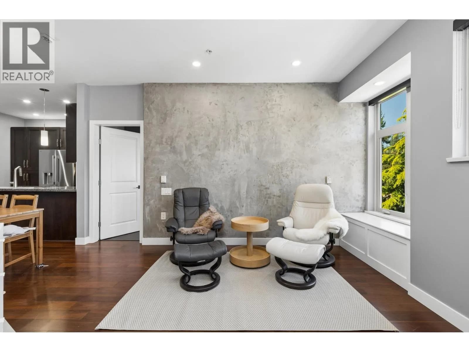 #303 116 W 23RD STREET, North Vancouver, BC photo 3